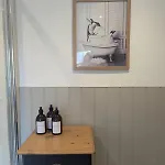 Kendal With Fireplace - Couples' Retreat