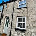 Nyaraló Kendal With Fireplace - Couples' Retreat