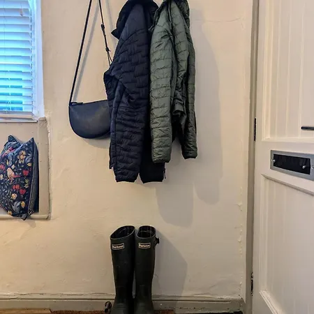 Kendal With Fireplace - Couples' Retreat *