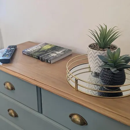 Kendal With Fireplace - Couples' Retreat Holiday home