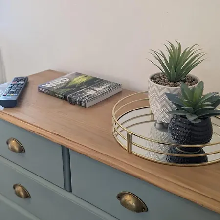 Kendal With Fireplace - Couples' Retreat *