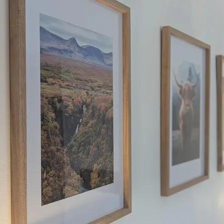 With Fireplace - Couples' Retreat Кендал